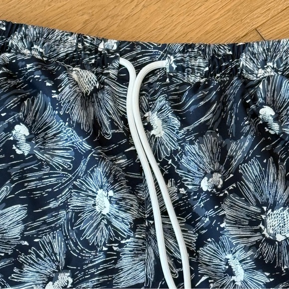 Men’s Abercrombie and Fitch Swim Trunks - Picture 3 of 10